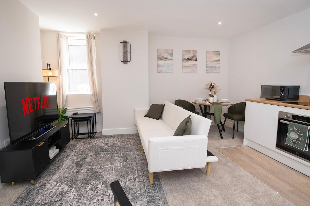 Stylish 1BR Sanctuary in Hull Centre Near Marina3