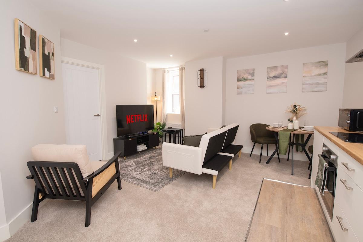 Stylish 1BR Sanctuary in Hull Centre Near Marina5