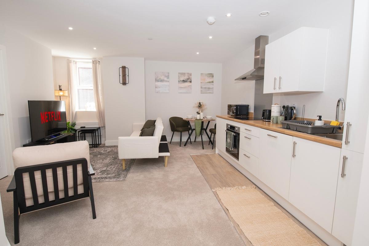 Stylish 1BR Sanctuary in Hull Centre Near Marina6