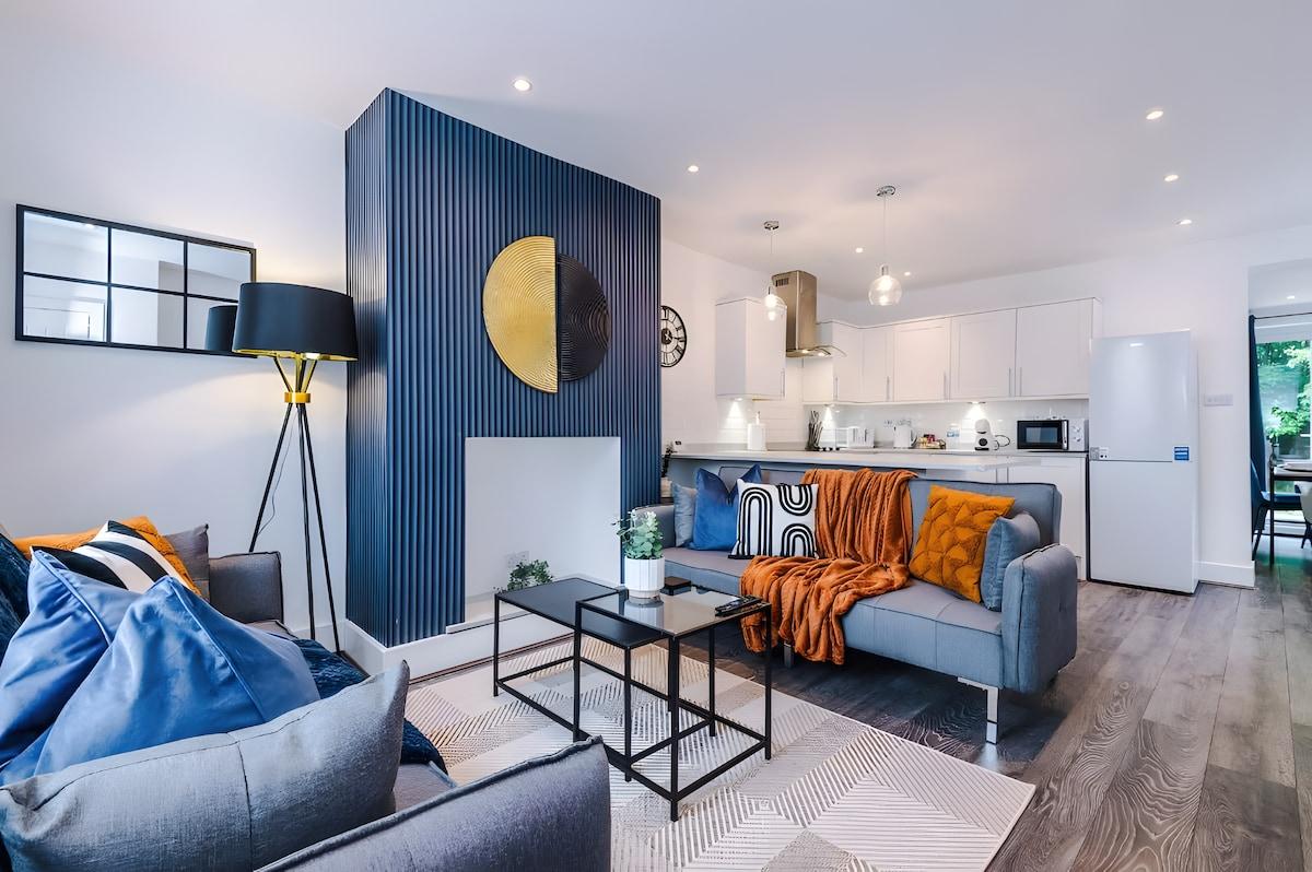 Spacious 3BR Near Etihad | Free Parking | Sleeps 62
