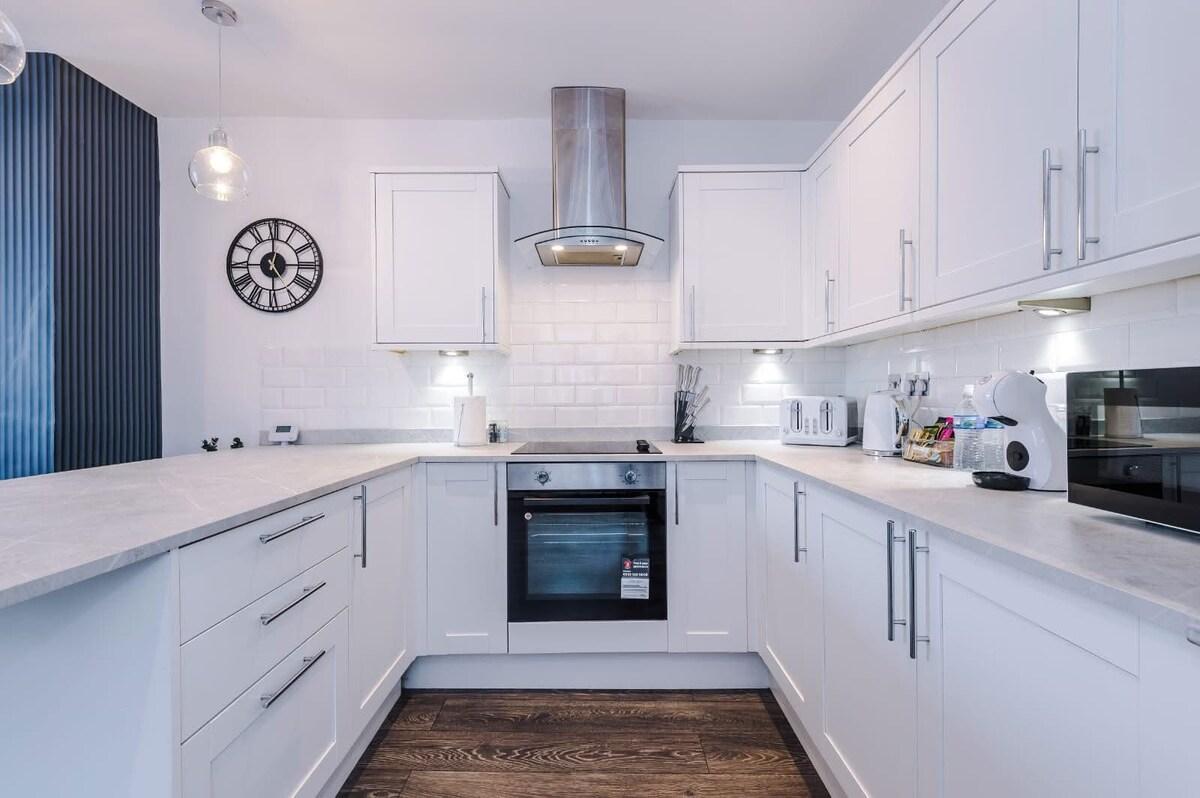 Spacious 3BR Near Etihad | Free Parking | Sleeps 66