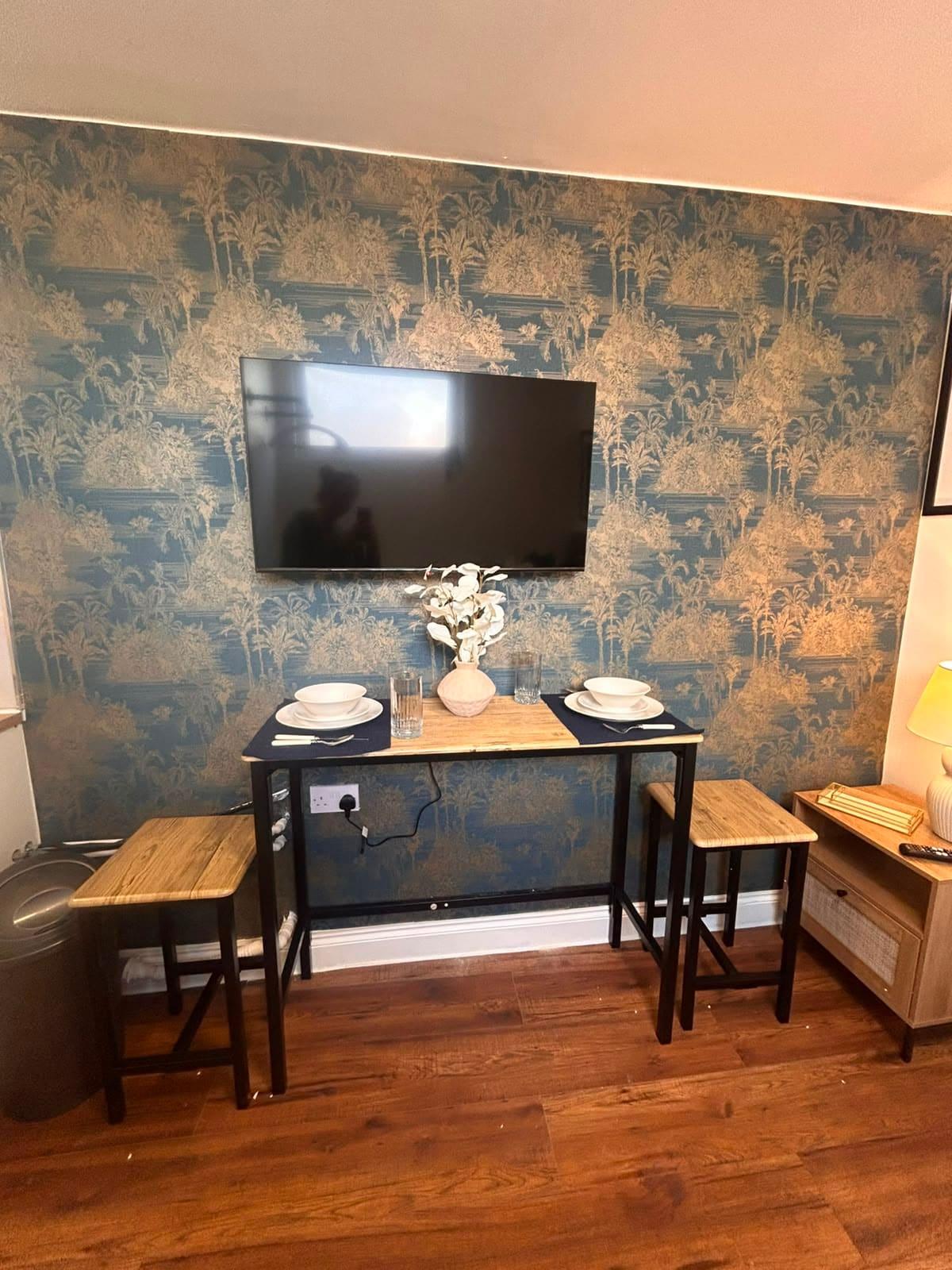 Stylish Double bed Studio W/Full Kitchen Bletchly3
