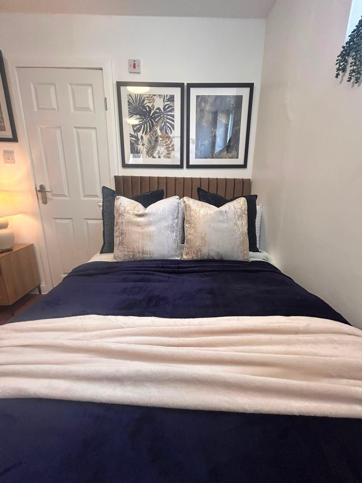 Stylish Double bed Studio W/Full Kitchen Bletchly6