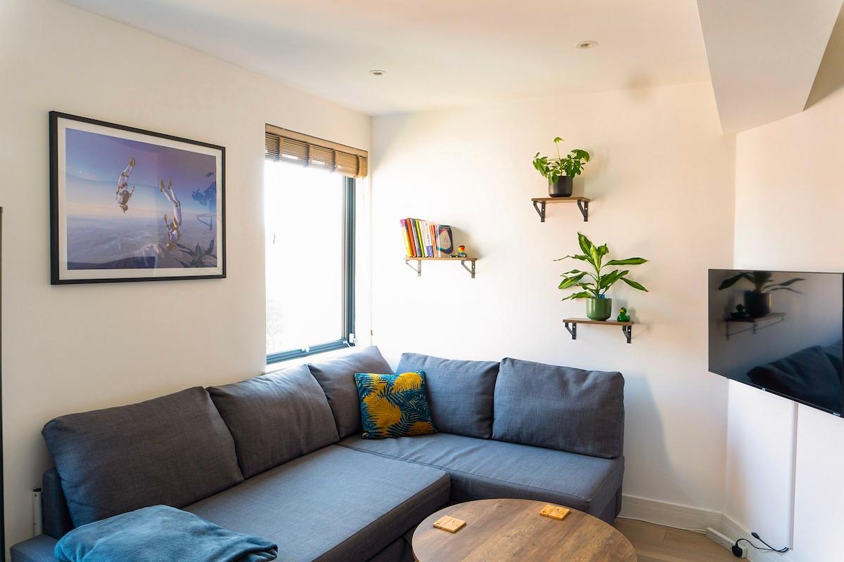 Stylish 1 Bed Penthouse | Close to Slough station4