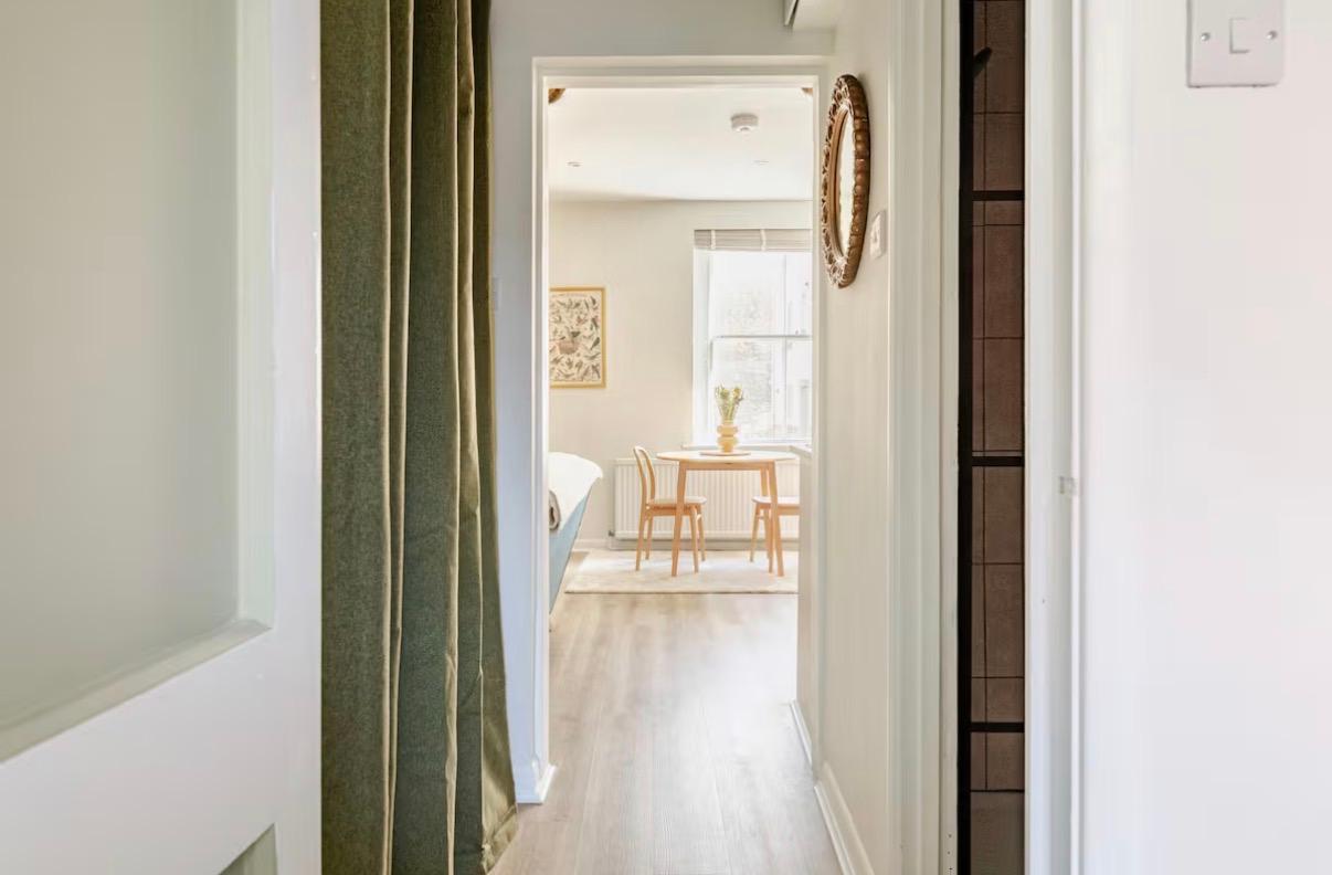 Georgian Luxury Apartment · Central Bat1