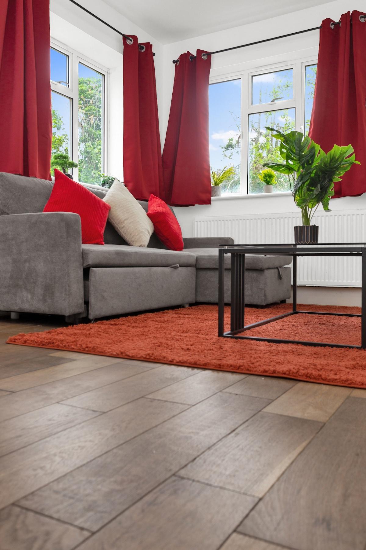 Chic 2 bed Wembley | Long Stay Discount | Sleeps 75