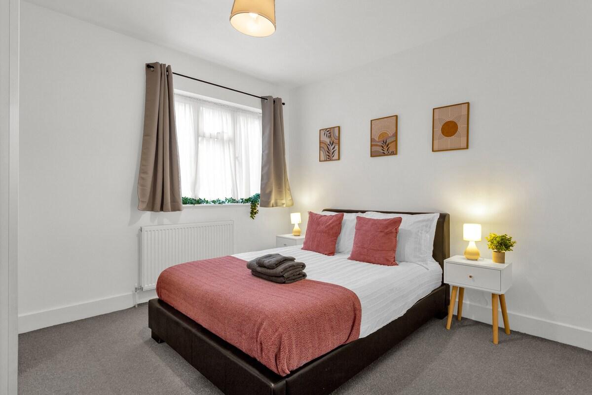 Chic 2 bed Wembley | Long Stay Discount | Sleeps 72