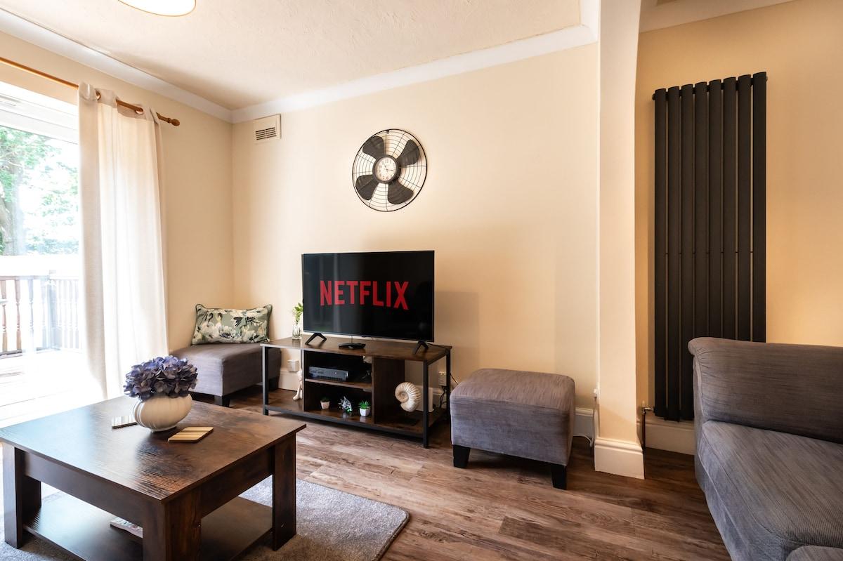 Spacious 4 bed House with Garden, Parking & Wi-Fi4