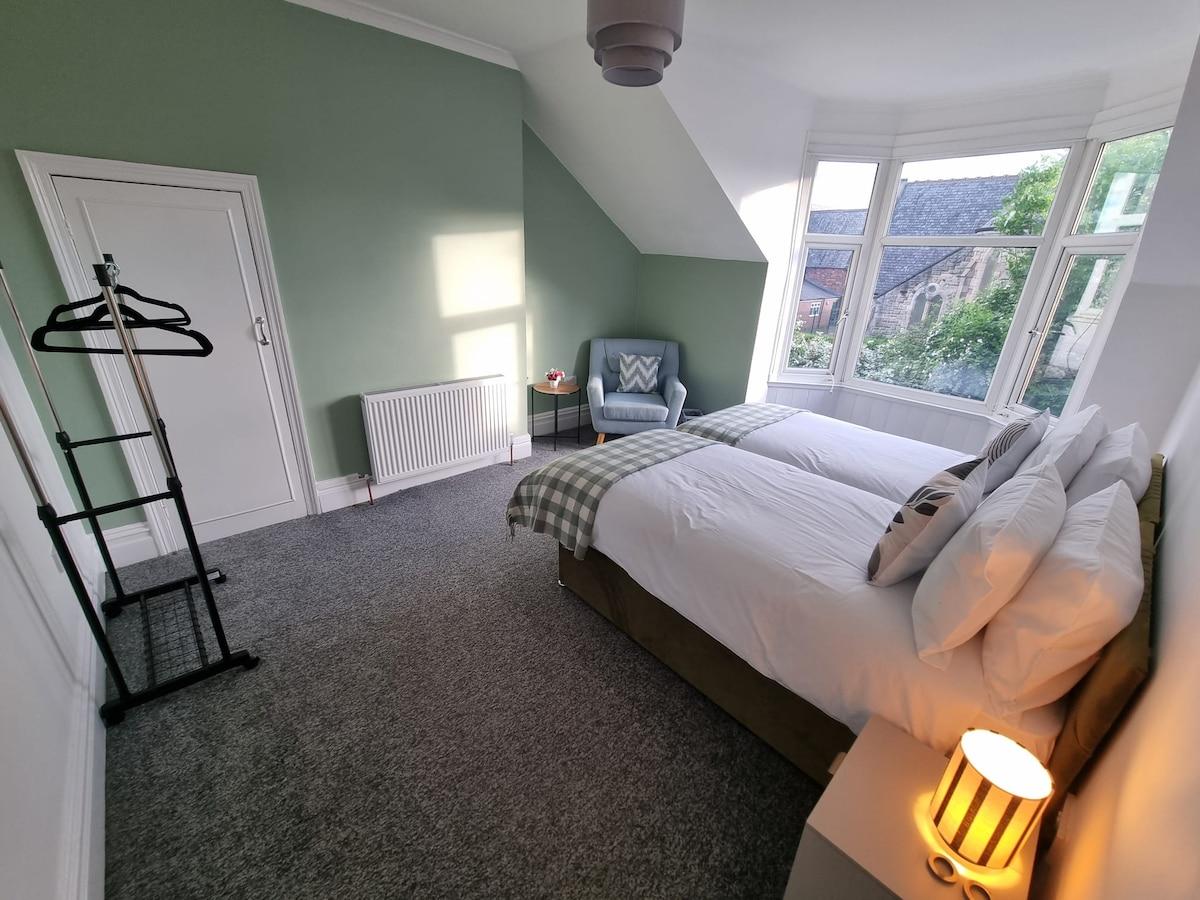 Huge 4Bed2Bath Sleeps 8 Flexible Long Term Stays1