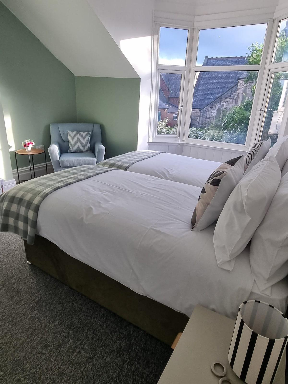 Huge 4Bed2Bath Sleeps 8 Flexible Long Term Stays3