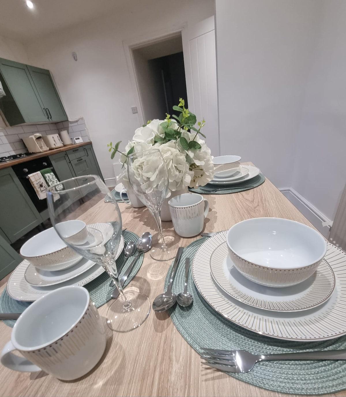 Huge 4Bed2Bath Sleeps 8 Flexible Long Term Stays4