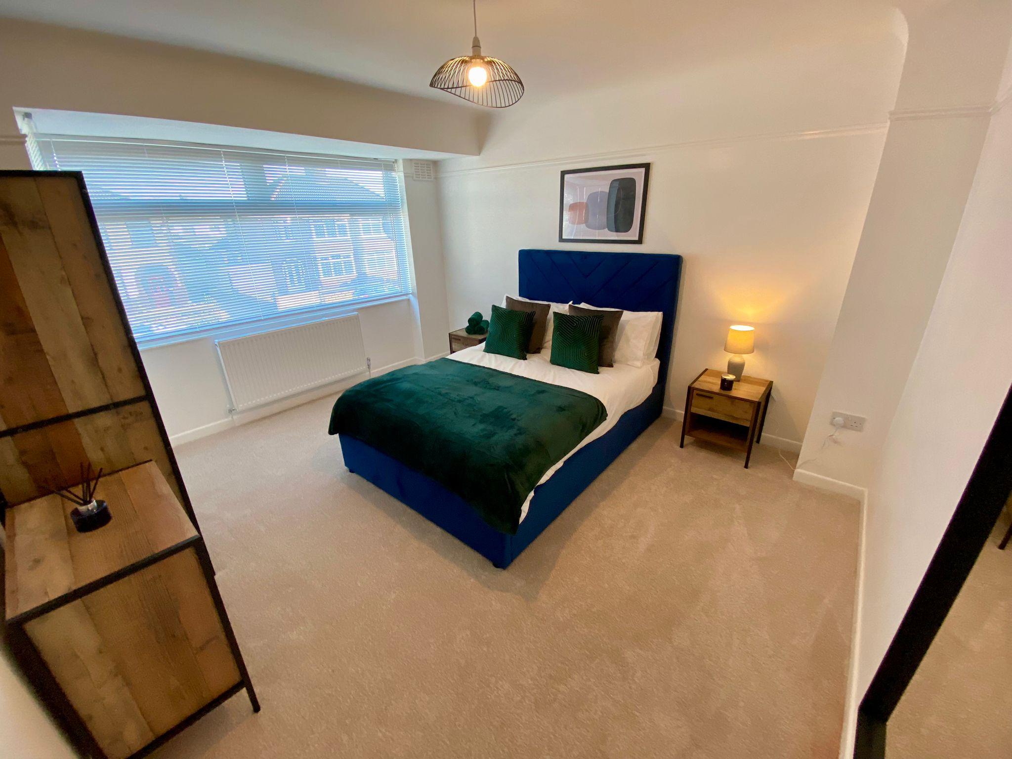 Mackets House | Hunts Cross | Sleeps 7 | Parking5