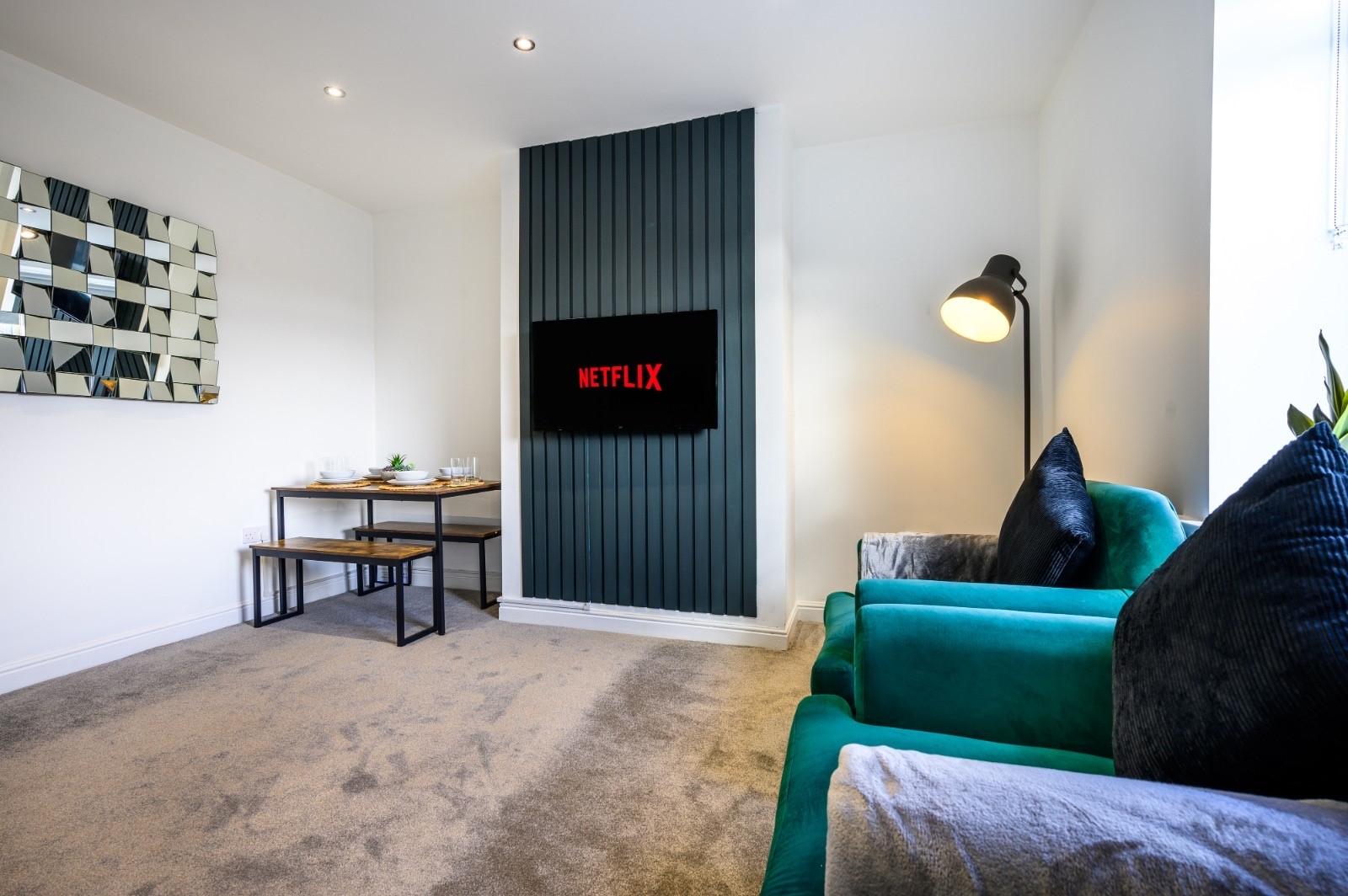 Modern 2-Bed Home | Free Parking | Batley2