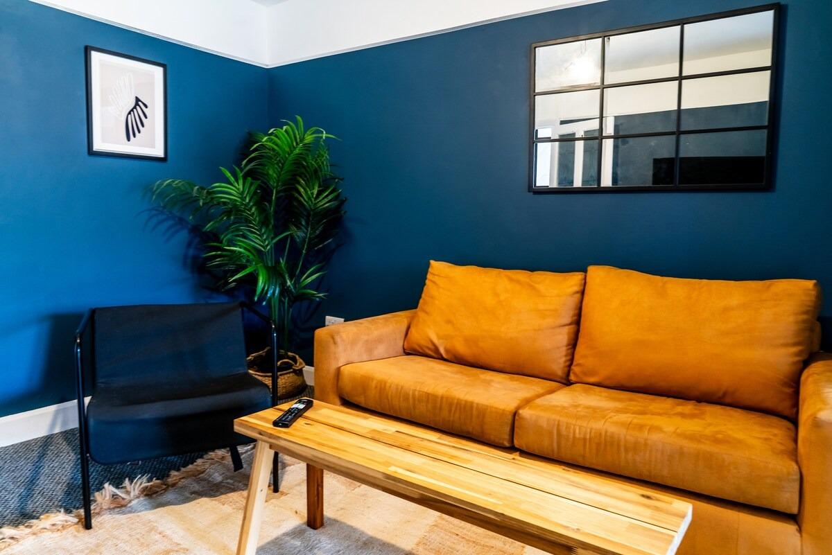 4BR Home By Comfy Nest Short Term Lets Coventry3