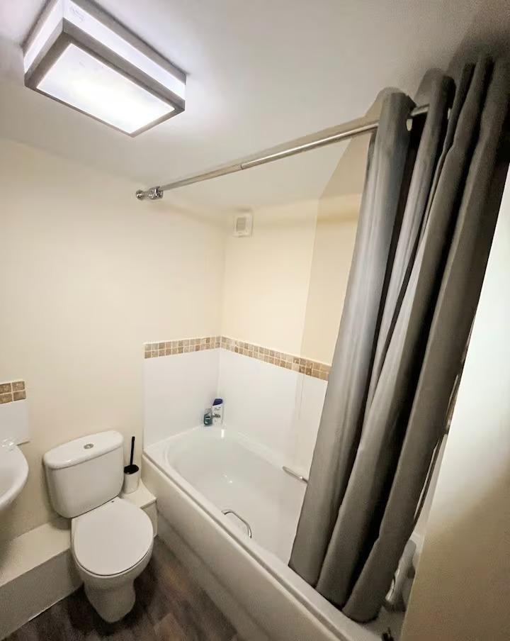 5BR Comfy Nest Short Term Rental Derby | Parking6