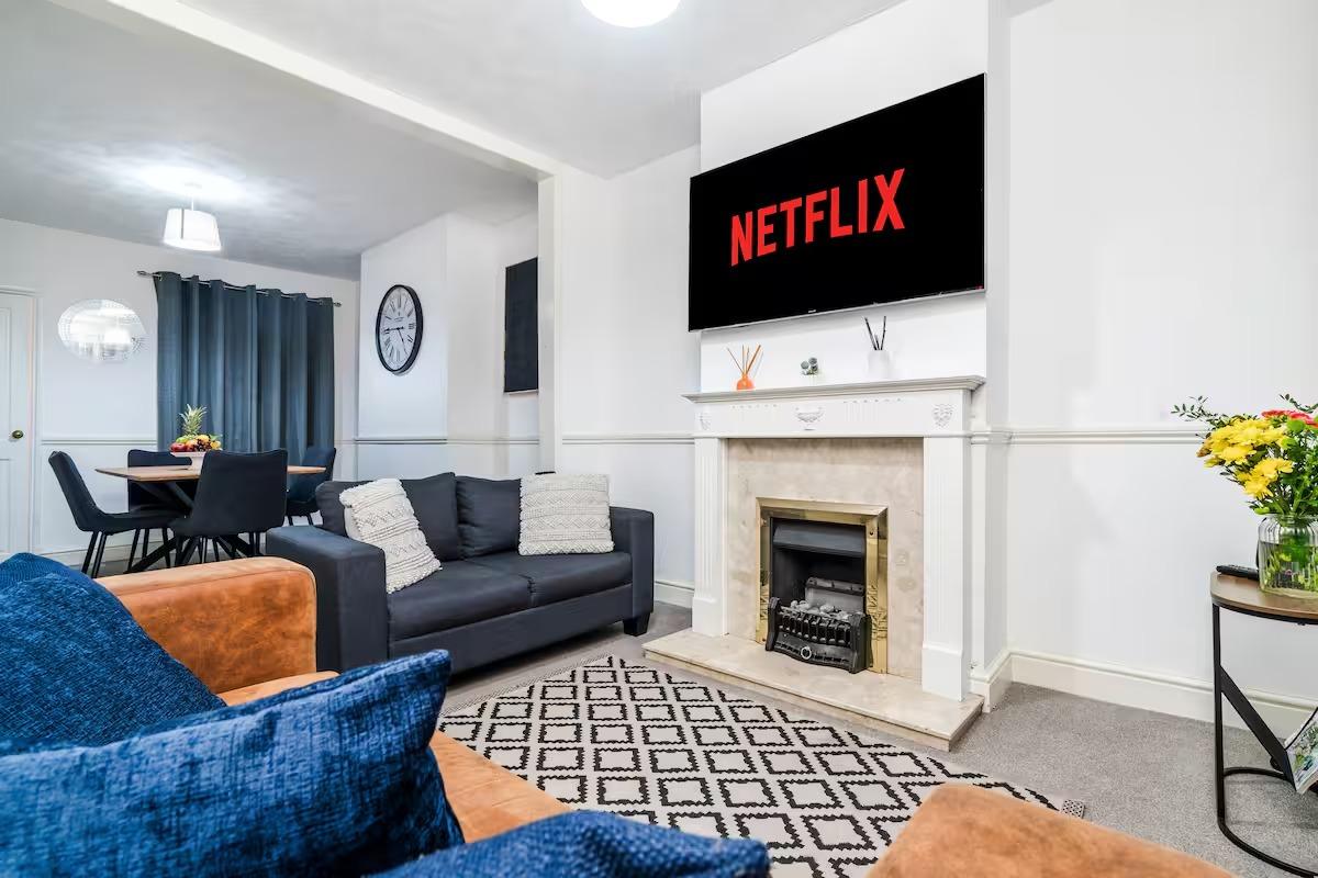 2BR House|Comfy Nest Contractors Stay Northampton2