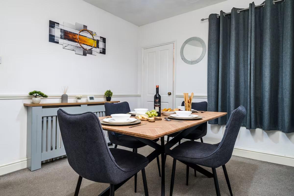 2BR House|Comfy Nest Contractors Stay Northampton5