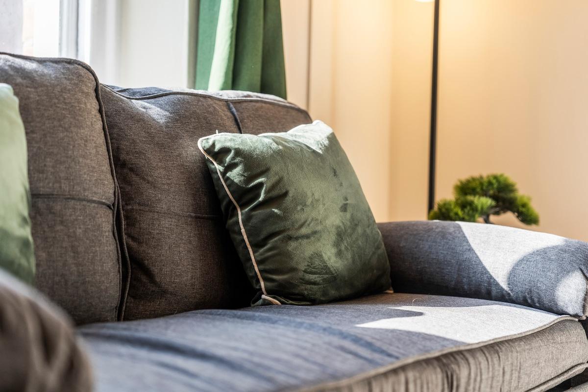 Split Level 1 Bed | Sleeps 3, City Center, Castle4