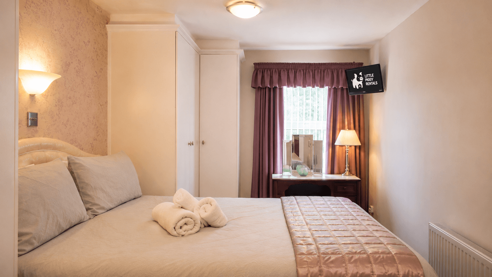 Spacious 3BR Near M1 | Parking, Peaceful, Sleeps 53