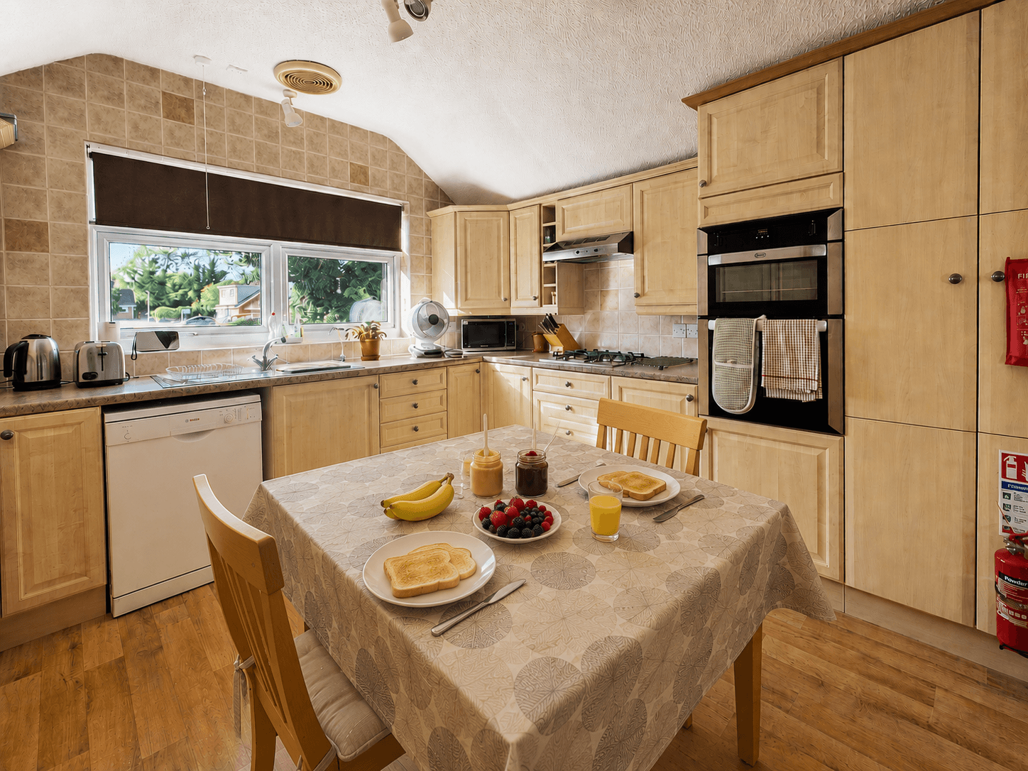 Spacious 3BR Near M1 | Parking, Peaceful, Sleeps 52