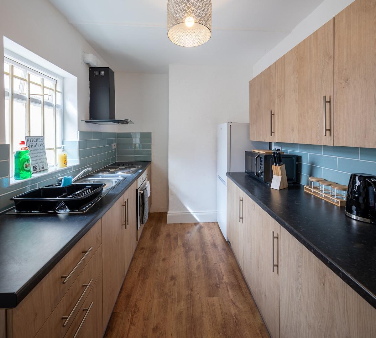 Spacious 2BR APT - Sleeps 5 - Private Parking4