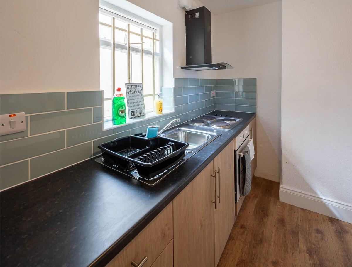 Spacious 2BR APT - Sleeps 5 - Private Parking5