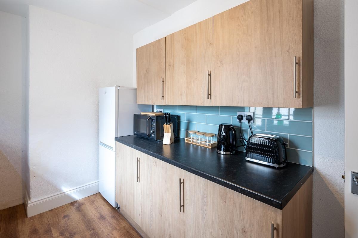 Spacious 2BR APT - Sleeps 5 - Private Parking6