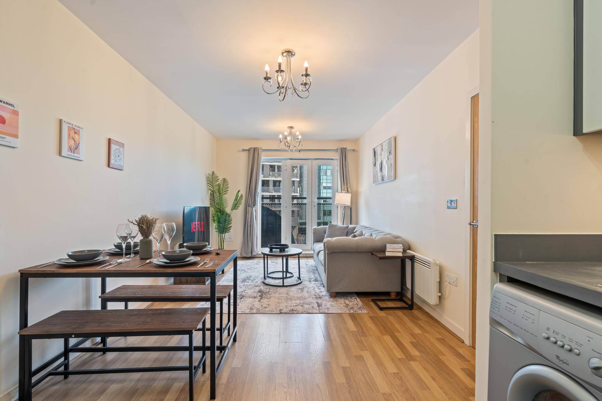 Bright 1-Bed | Lift Access, Sleeps 4, Free Parking6