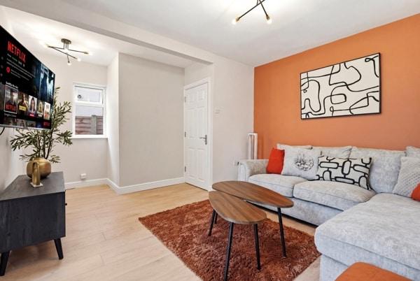 Auburn 4 BR Park House | Sleeps 9 | Near NEC2