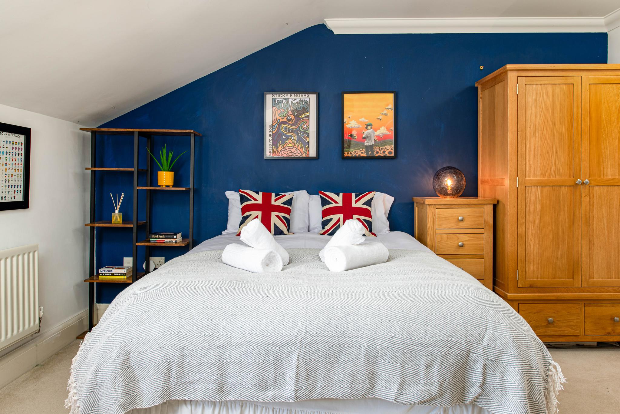 NEW-Stylish Central 4 Bed House-Sleeps 8-Parking4