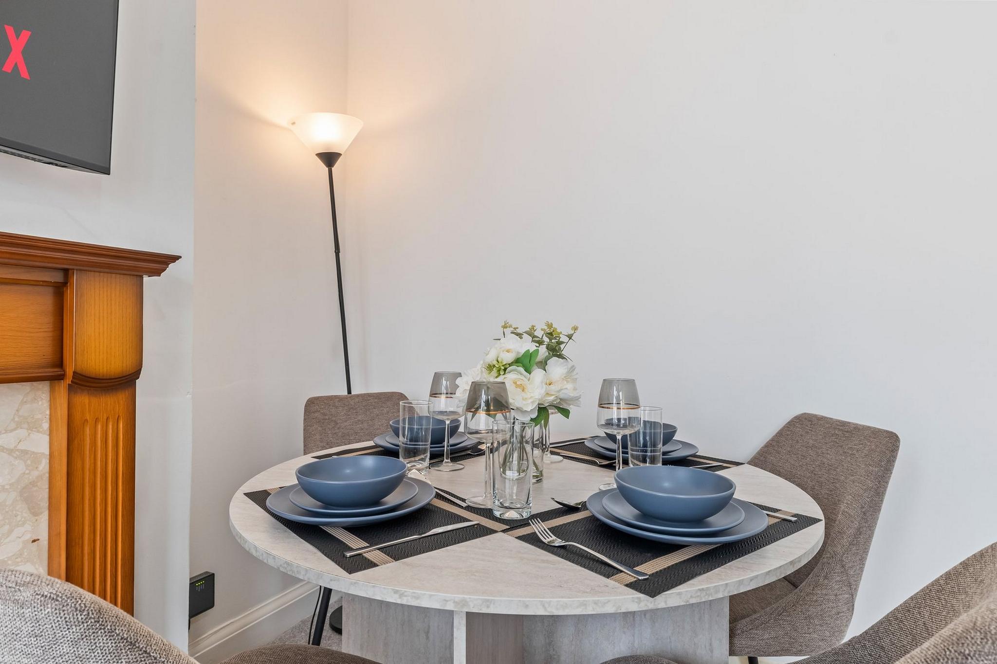 Leicester Contractor Stay | Free Parking-Sleeps 83