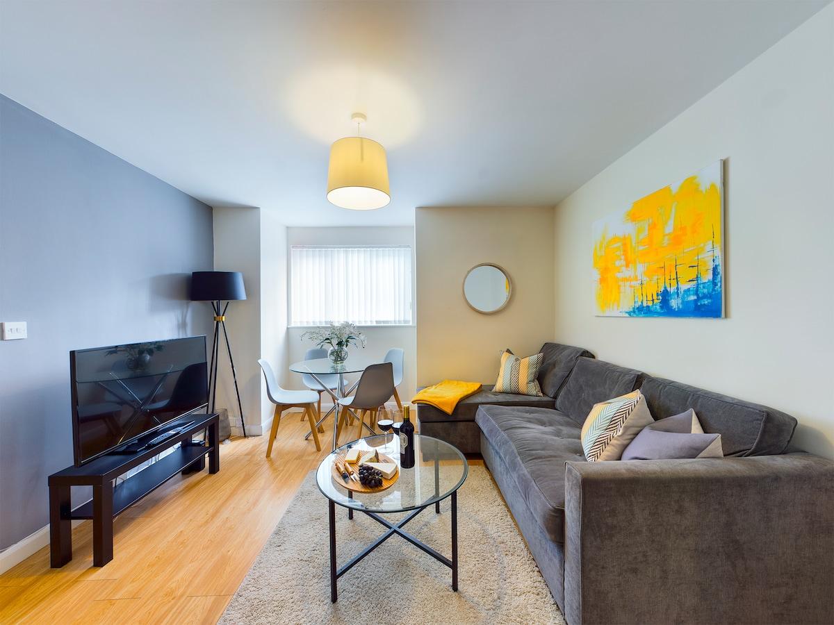 Modern 2BR Apartment | Patio | Pets Welcome2