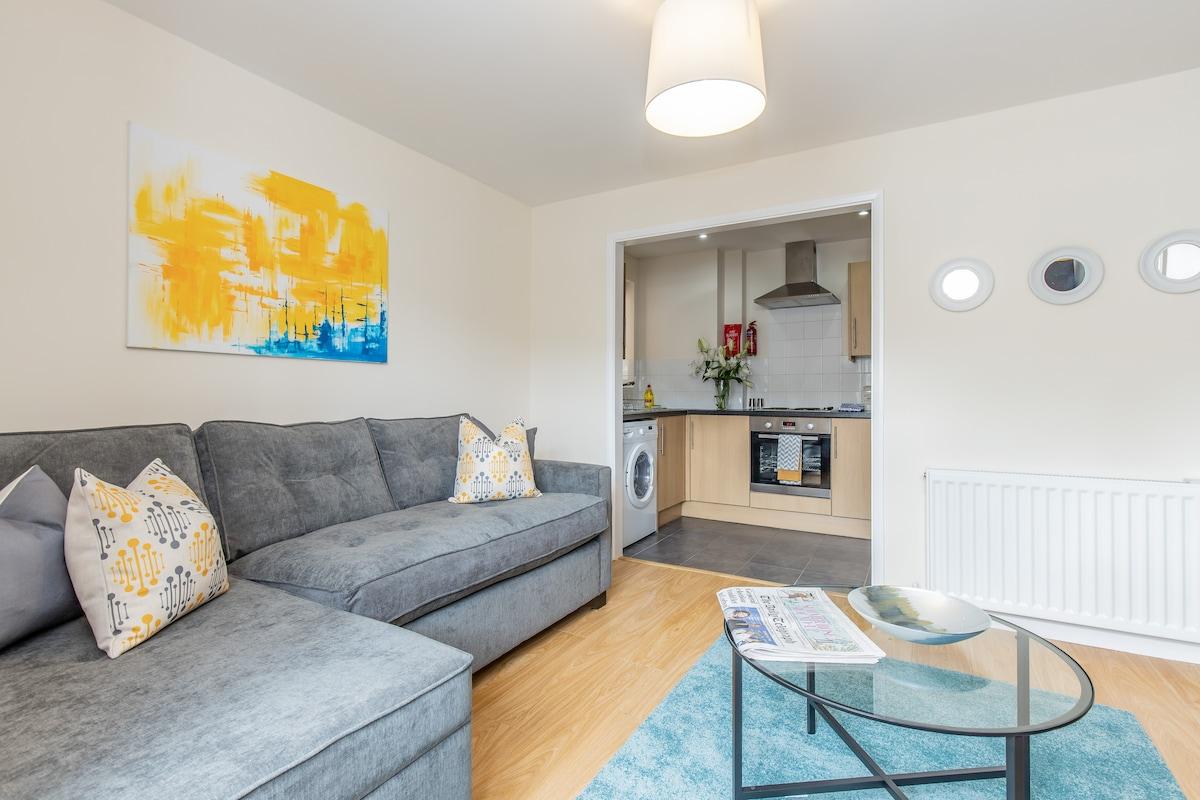 Modern 2BR Apartment | Patio | Pets Welcome4