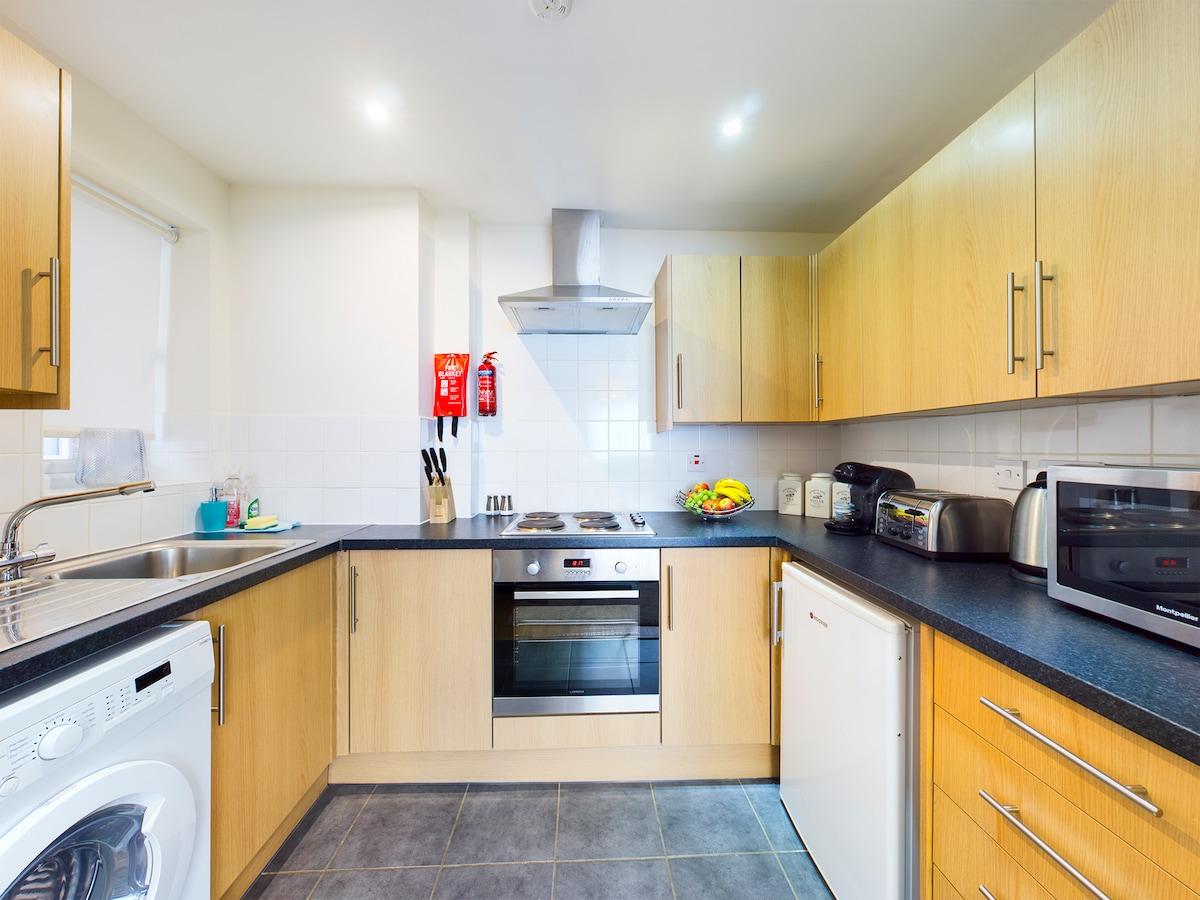 Modern 2BR Apartment | Patio | Pets Welcome6