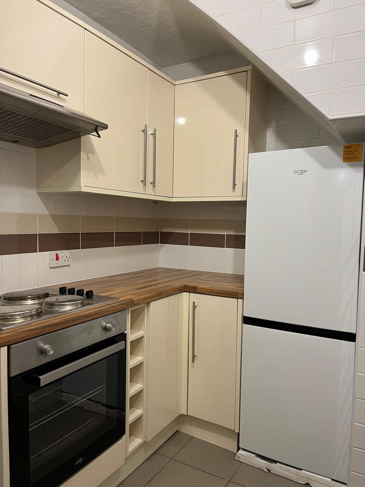 Stylish 3BR Townhouse| Driveway Parking| Fast Wifi4