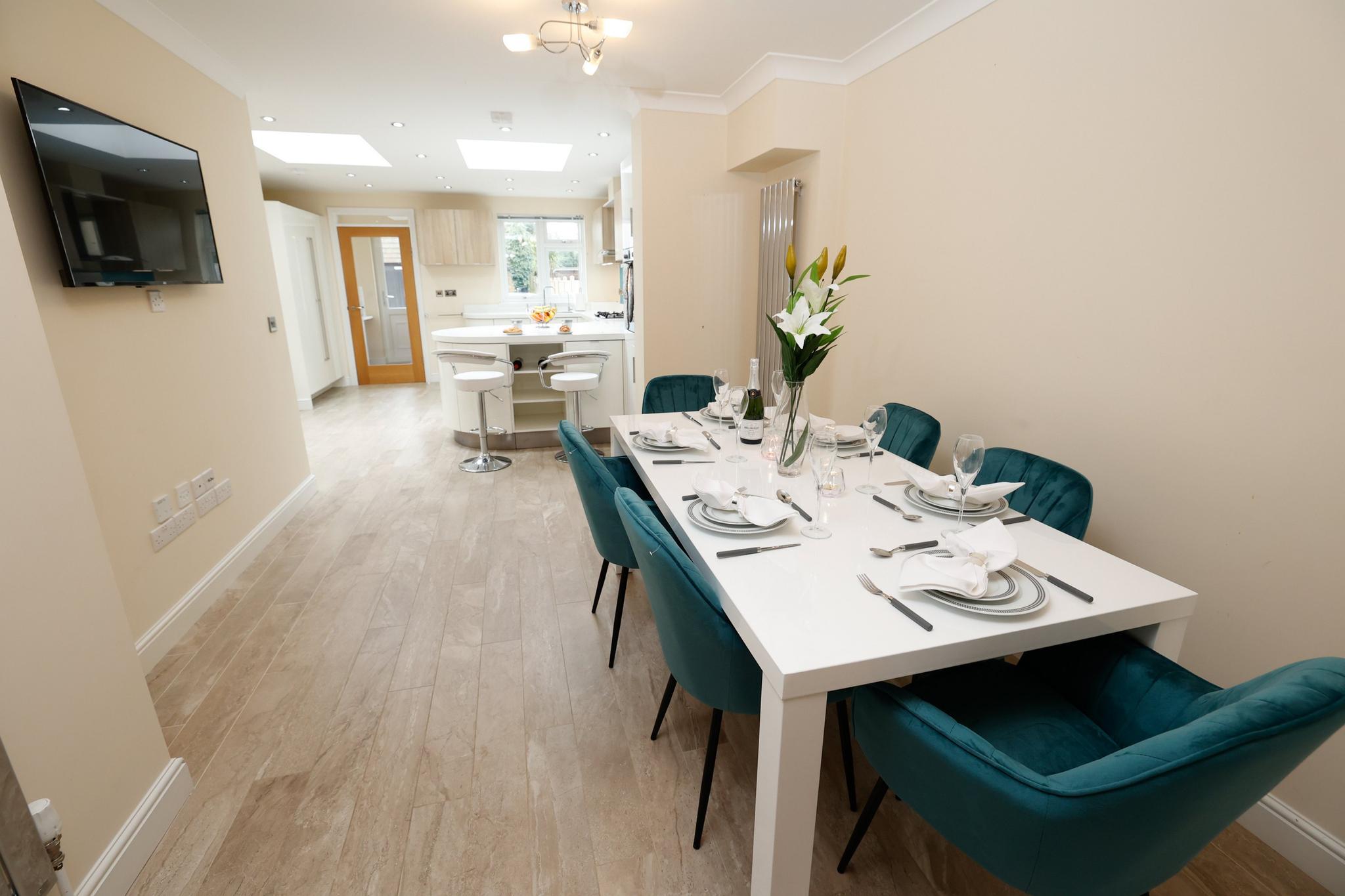 Modern 4-Bed House | Windsor | Driveway + Garden2