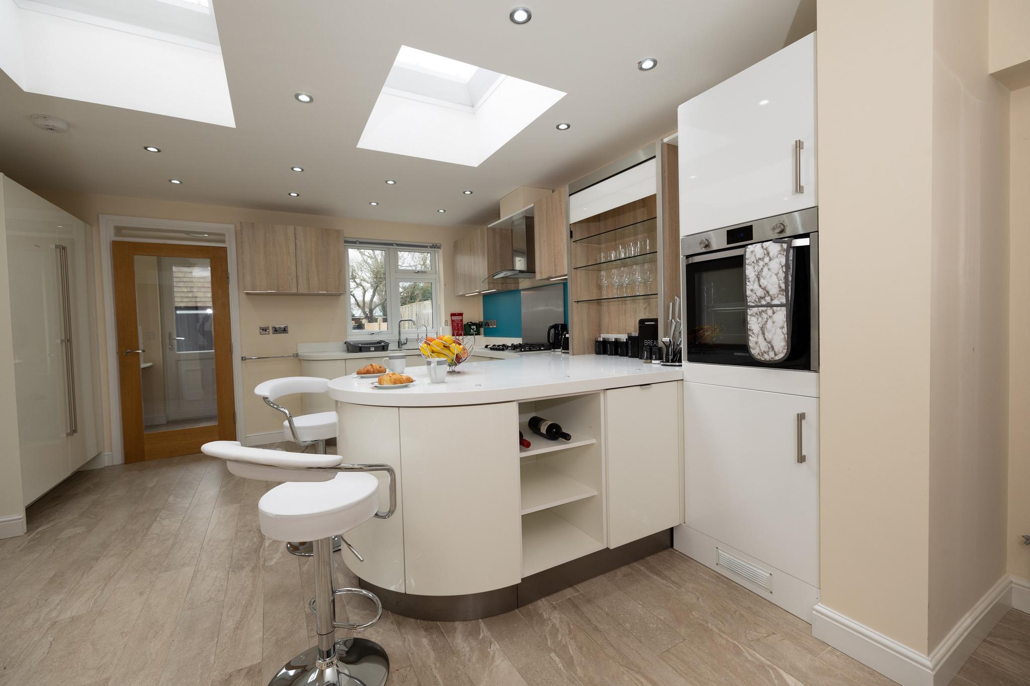 Modern 4-Bed House | Windsor | Driveway + Garden3
