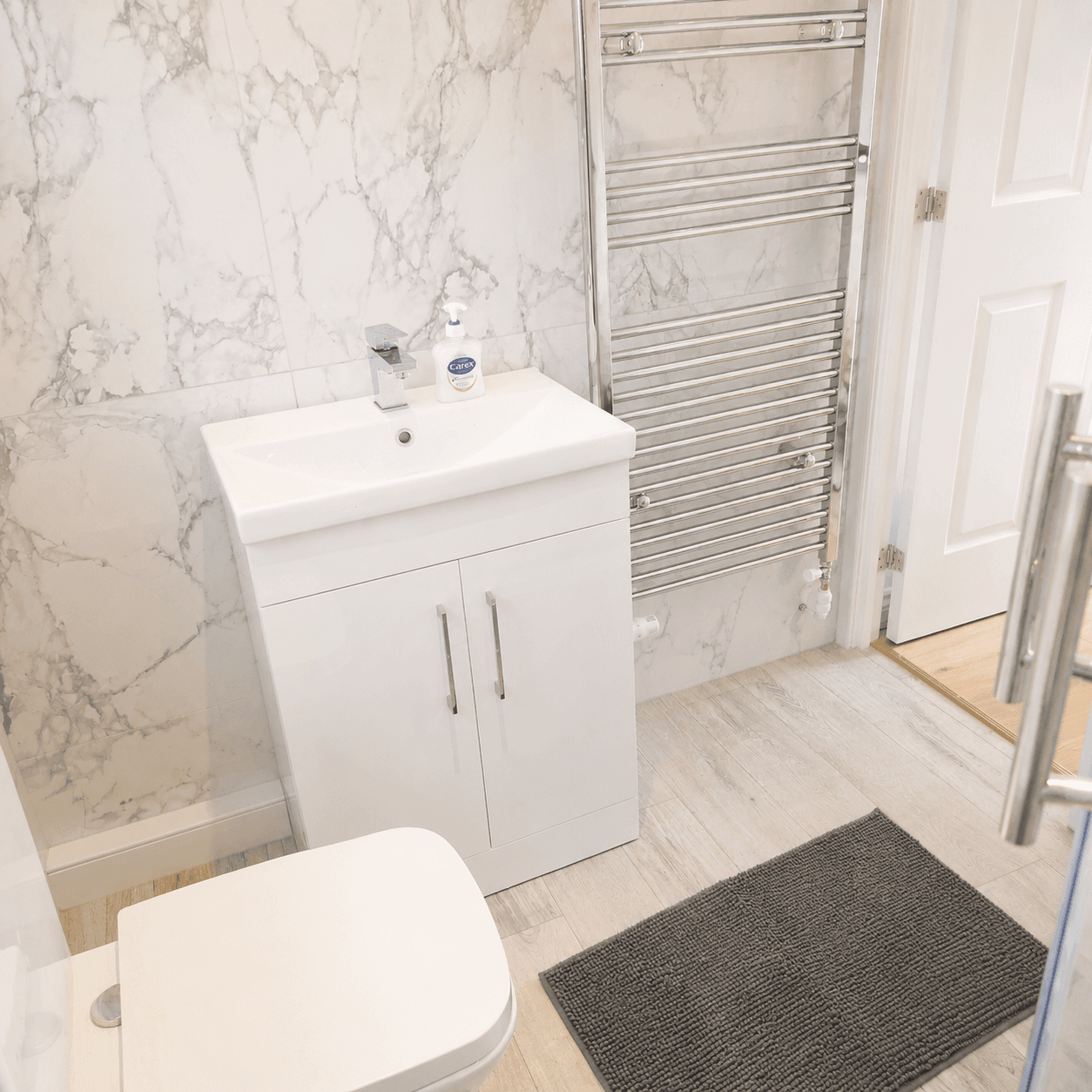 Spacious 3 Bed Flat - Parking - Discounted long3