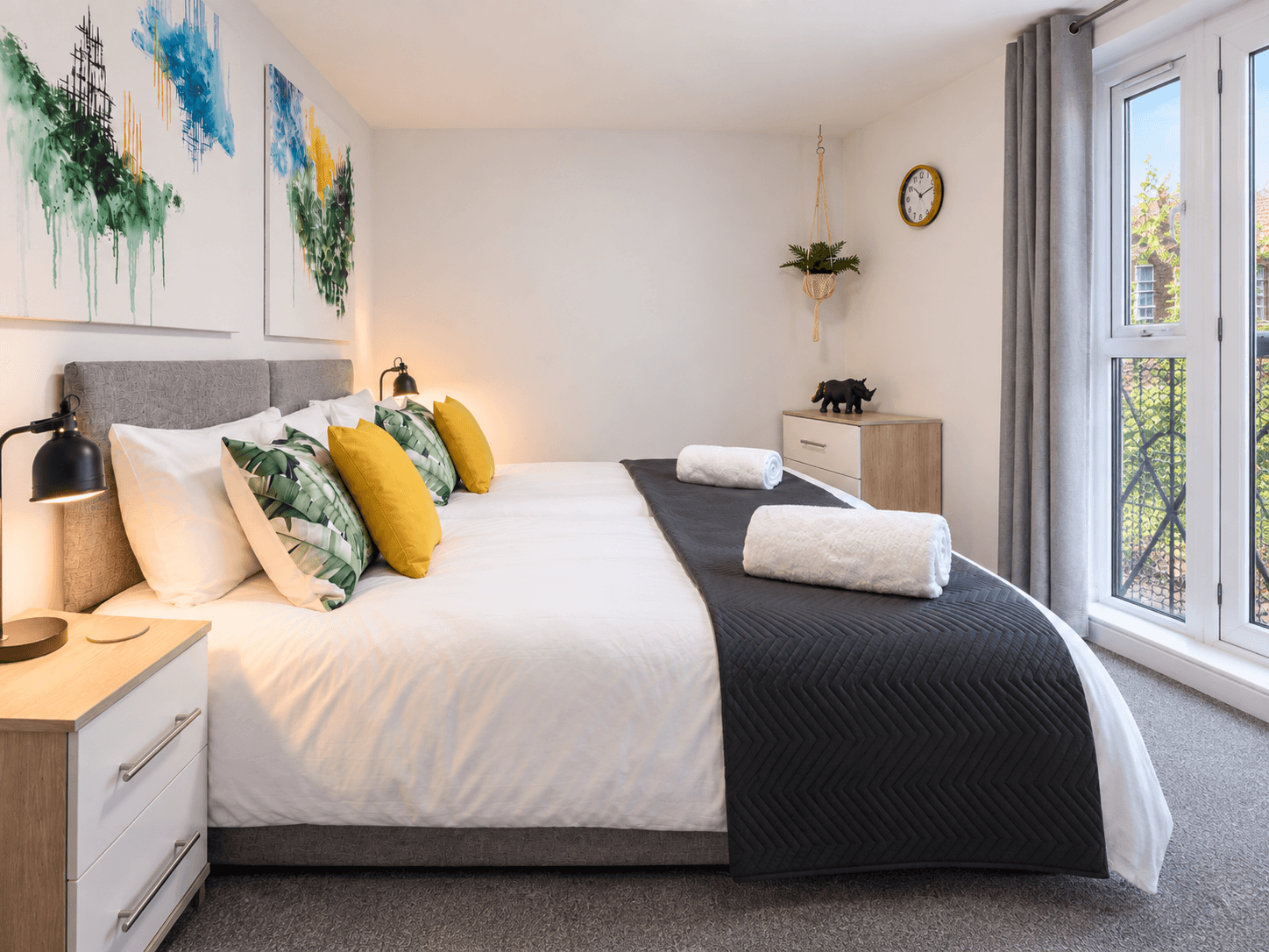 Central Balcony Flat | Long-Stay | WiFi | Parking3