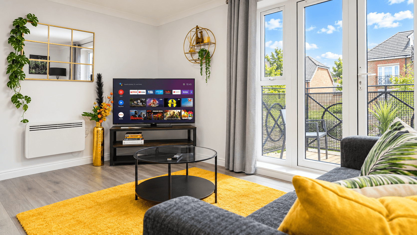 Central Balcony Flat | Long-Stay | WiFi | Parking2