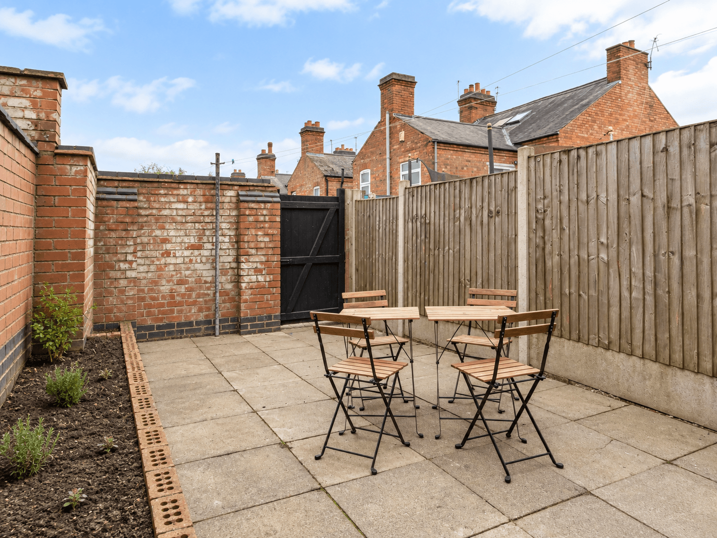 Spacious 2br Home w/ Wi-Fi, Yard & Street Parking5