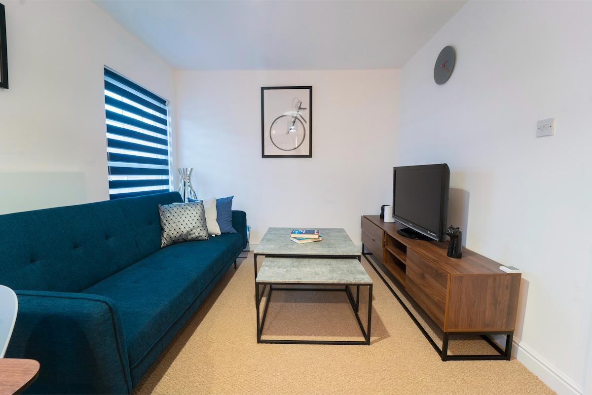 Wigan City Centre Flat | Sleeps 3/WiFi/Work Stays6